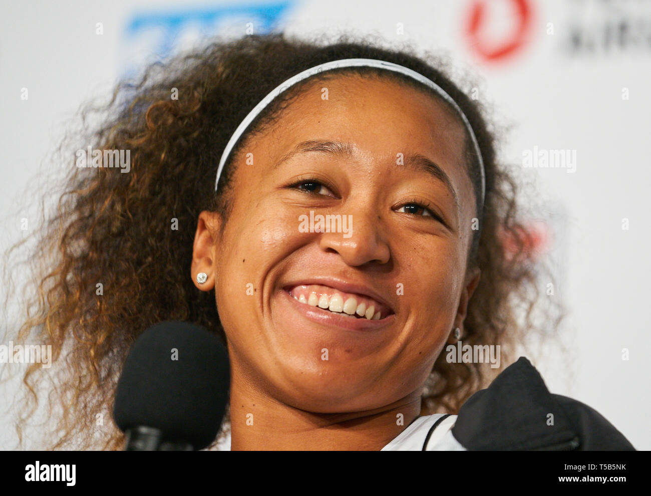 Stuttgart, Allemagne. Apr 23, 2019. Naomi OSAKA, JPN sourire à la conférence de presse au Grand Prix de tennis WTA Mesdames Porsche à Stuttgart, le 23 avril 2019. Crédit : Peter Schatz/Alamy Live News Banque D'Images