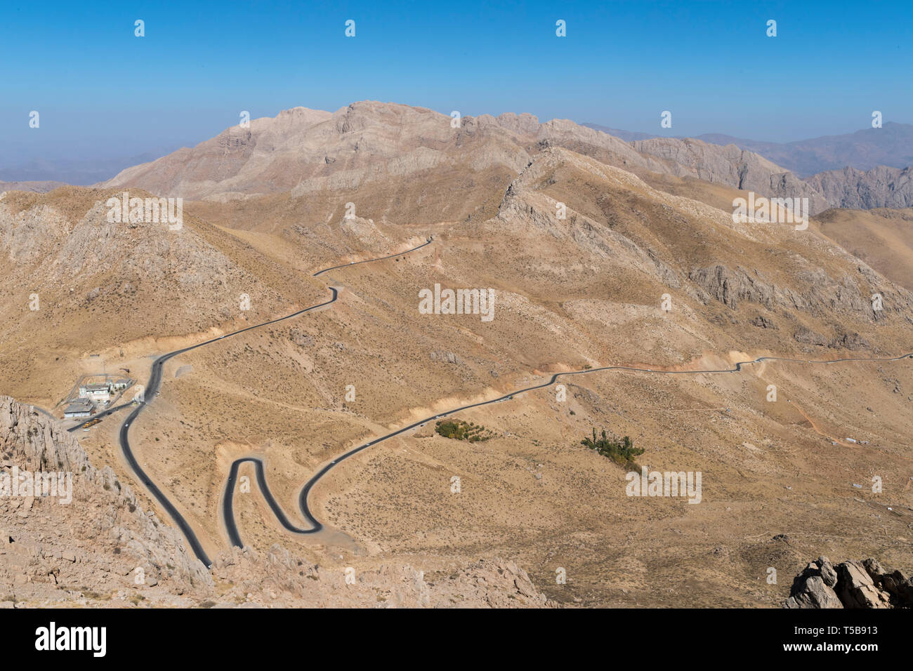 Route sinueuse utilisées par les trafiquants vers Uraman Vallée, province du Kurdistan, l'Iran Banque D'Images