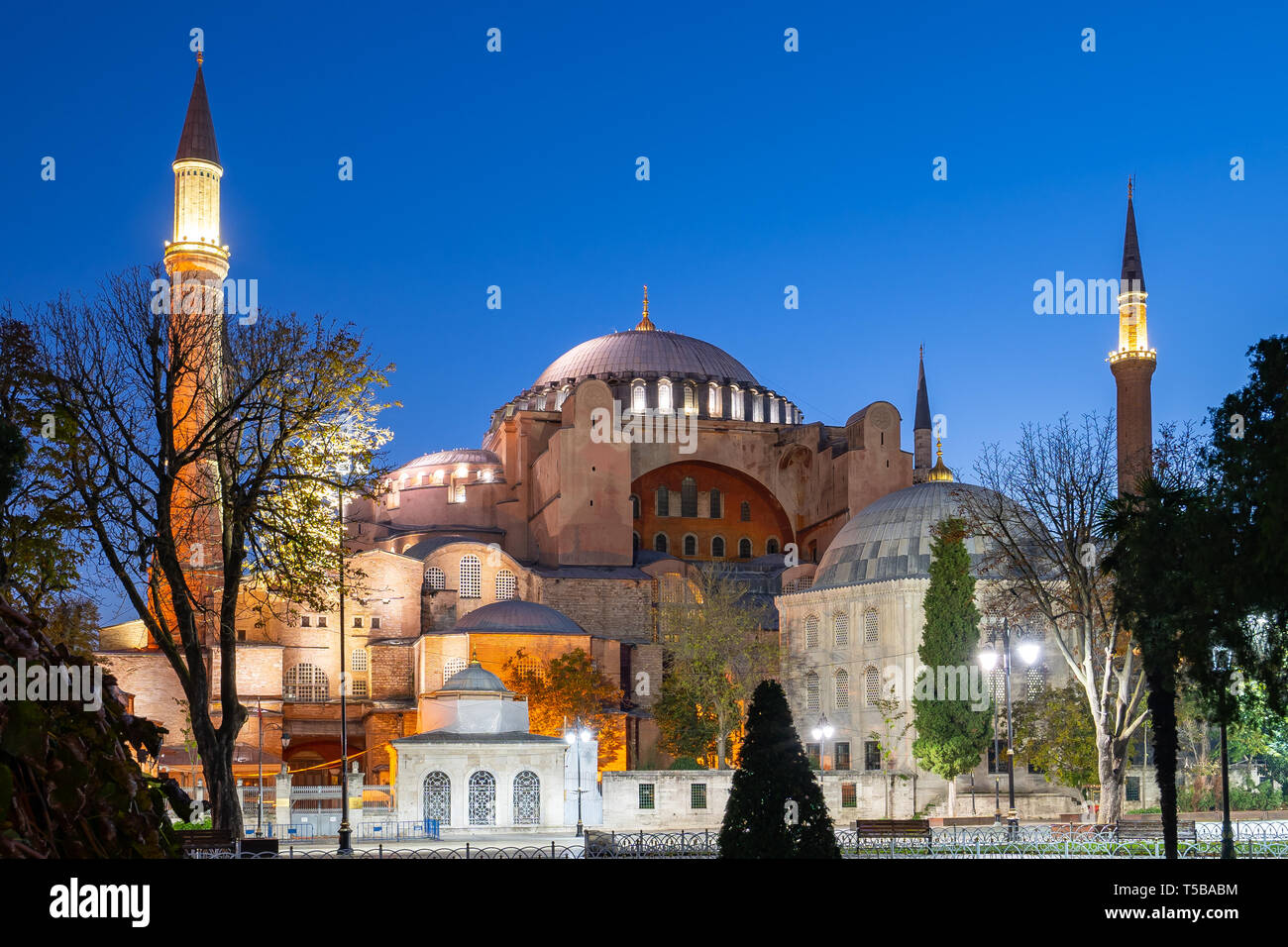 Hagia Sofia dans la nuit dans la ville d'Istanbul, Turquie. Banque D'Images