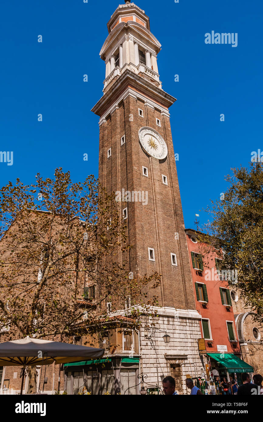 La tour de l'horloge à Campo S.S. Apostoli, Venise Banque D'Images