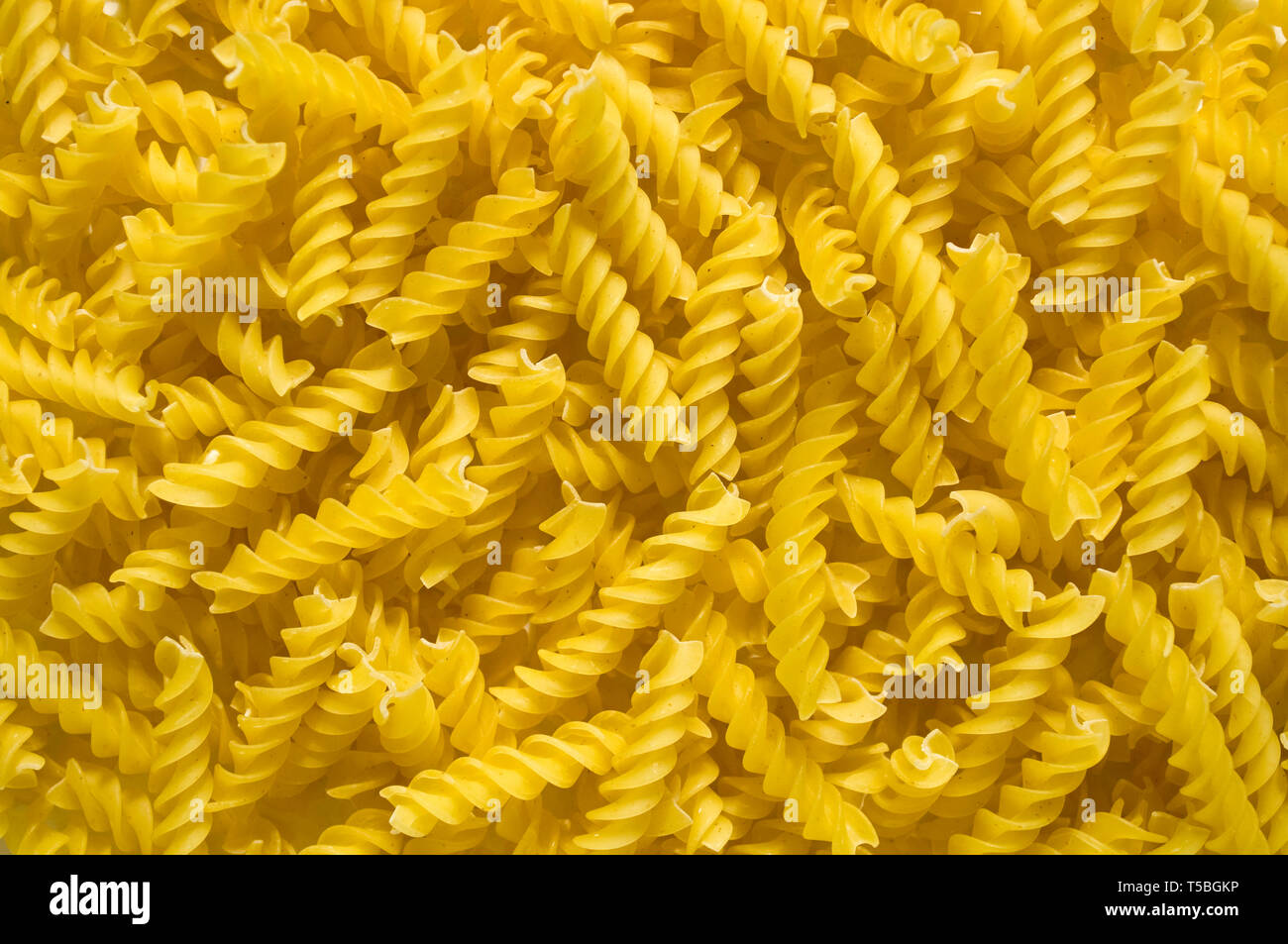 Pâtes en forme de tire-bouchon rotini background Banque D'Images