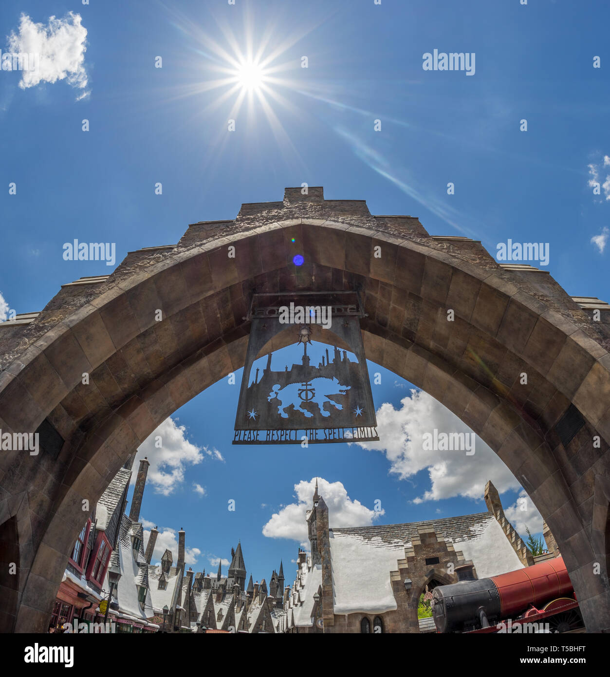 L'entrée dans Mogsmead Archway Harry Potter à terre, parc à thème Universal Studios, Orlando, Floride Banque D'Images