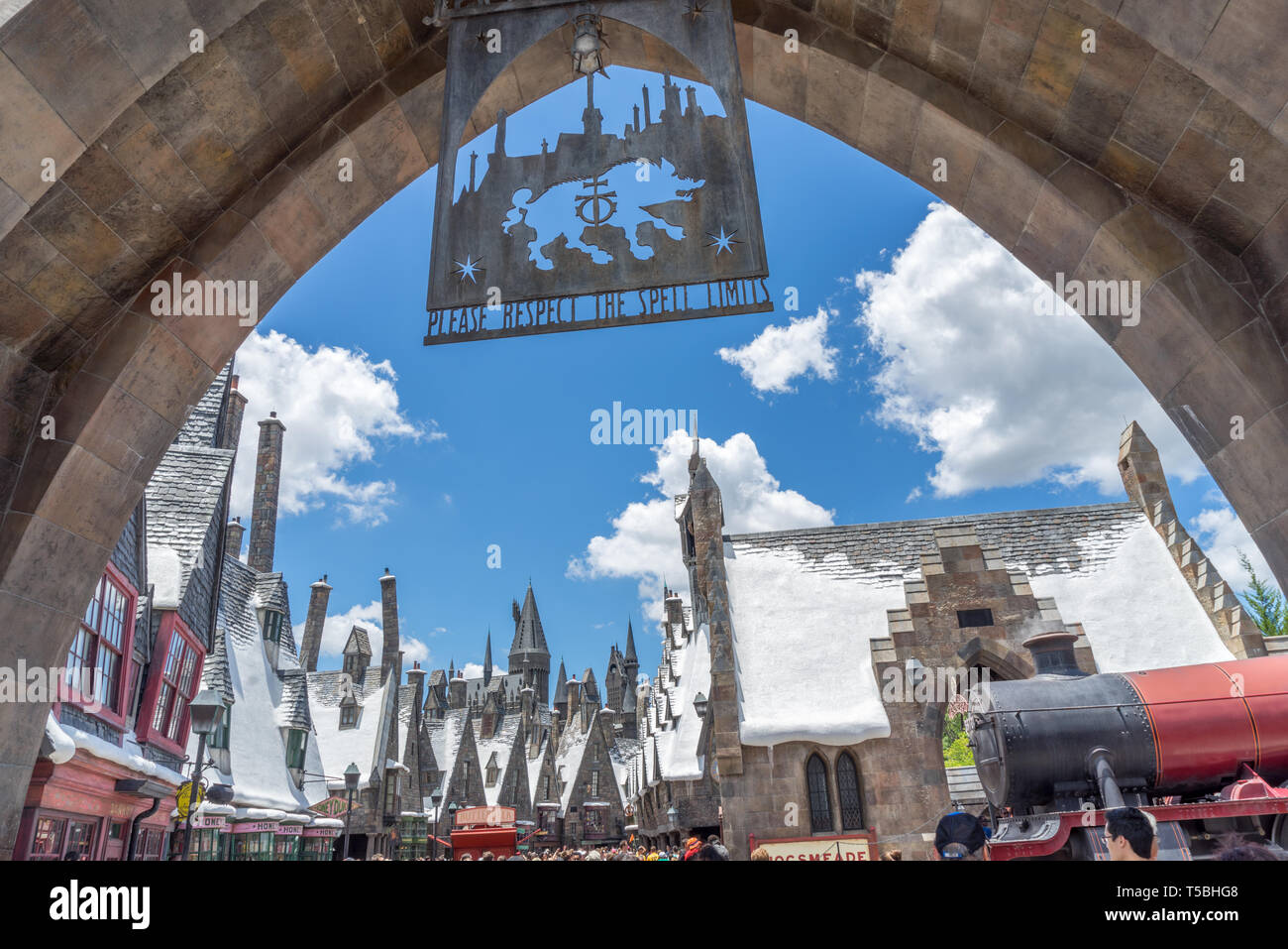 L'entrée dans Mogsmead Archway Harry Potter à terre, parc à thème Universal Studios, Orlando, Floride Banque D'Images