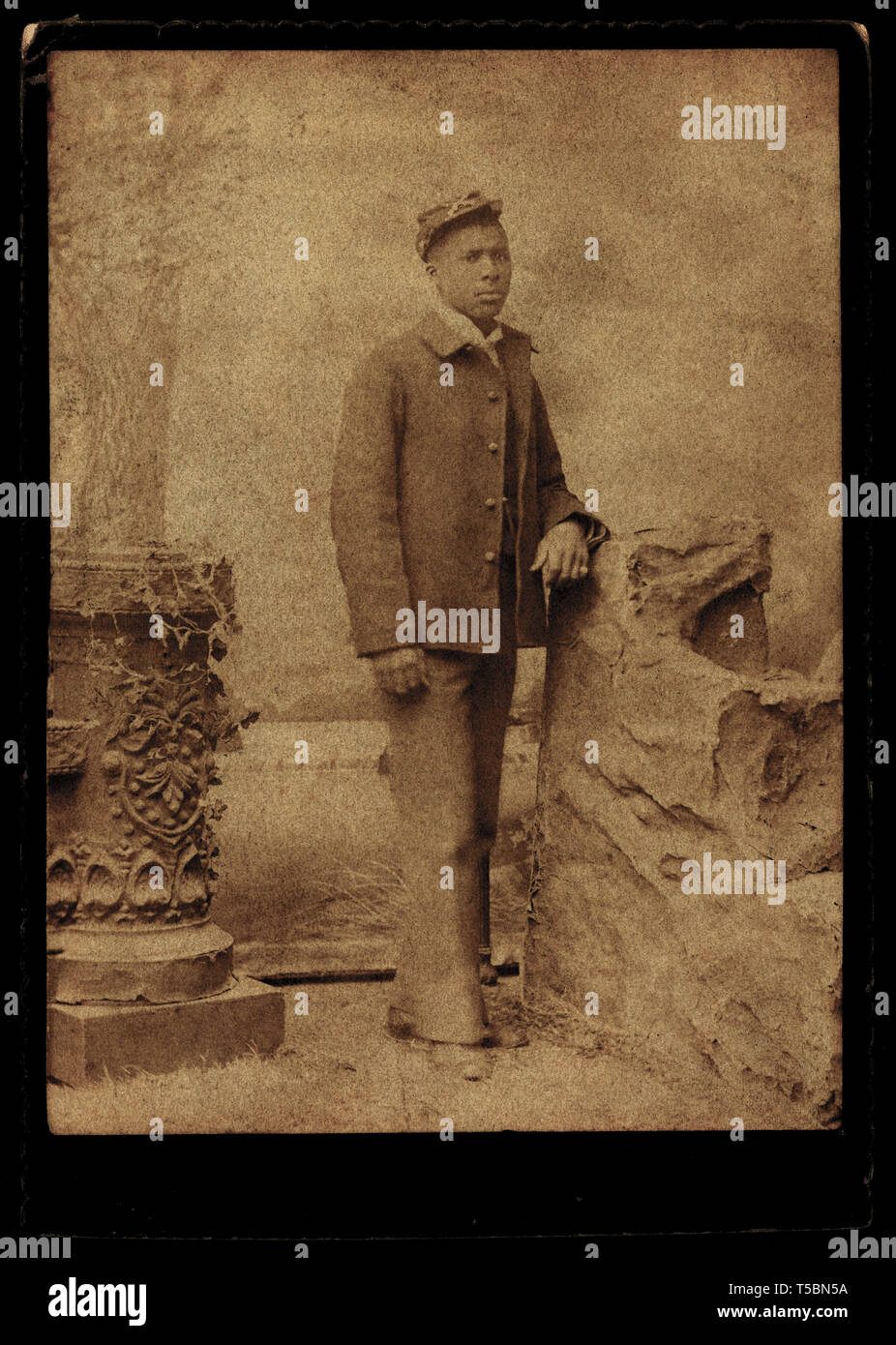 Buffalo Soldier, portrait en pied en uniforme, William A. Gladstone Collection de photographies, afro-américaine des années 1870 Banque D'Images