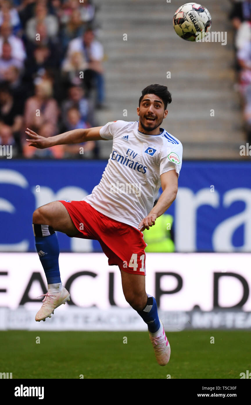 Hambourg, Allemagne - 20 avril : Berkay Oezcan de Hambourg en action pendant la deuxième match de Bundesliga entre Sport Verein Hamburger et FC Erzgebirge Au Banque D'Images