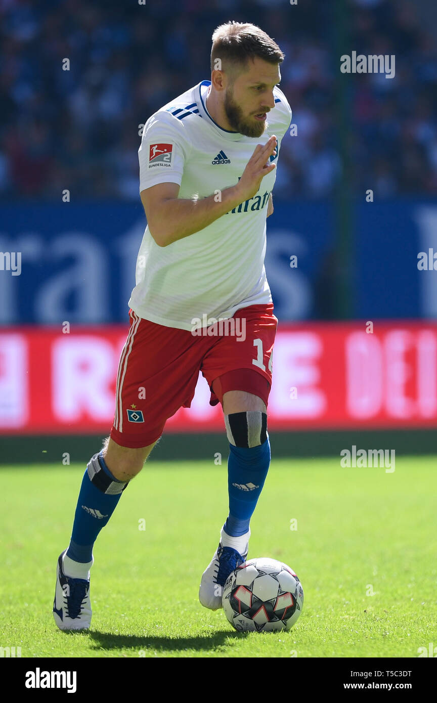 Hambourg, Allemagne - 20 avril : Aaron Hunt de Hambourg s'exécute avec la balle pendant la deuxième match de Bundesliga entre Sport Verein Hamburger et FC Erzgeb Banque D'Images
