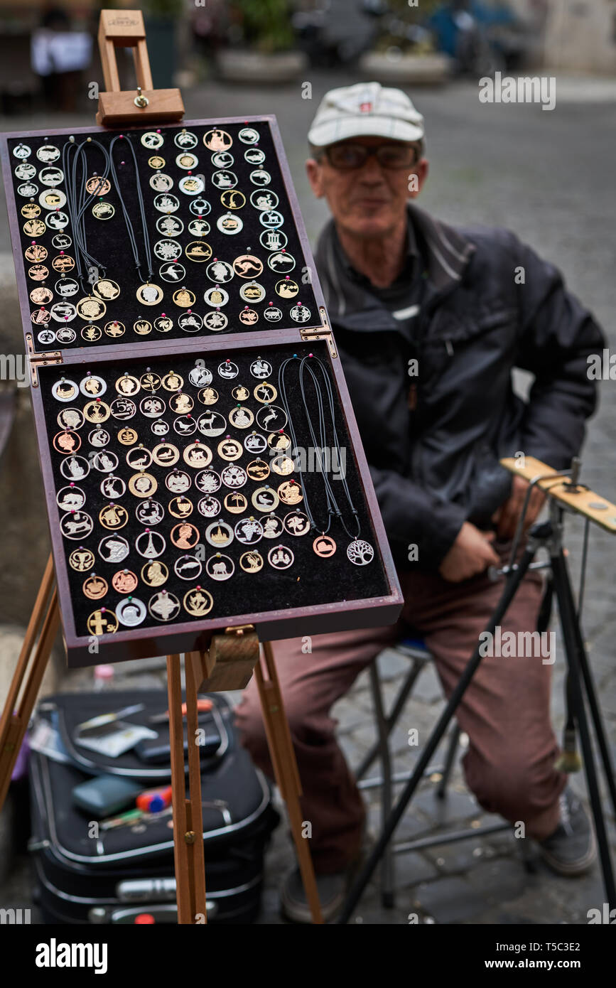 Rome, Italie - 21 Avril 2019 : Une promenade sur la Piazza Navona et la via dei Coronari, antique-trading street. Le dimanche de Pâques et l'anniversaire de la fondation de Rome Banque D'Images