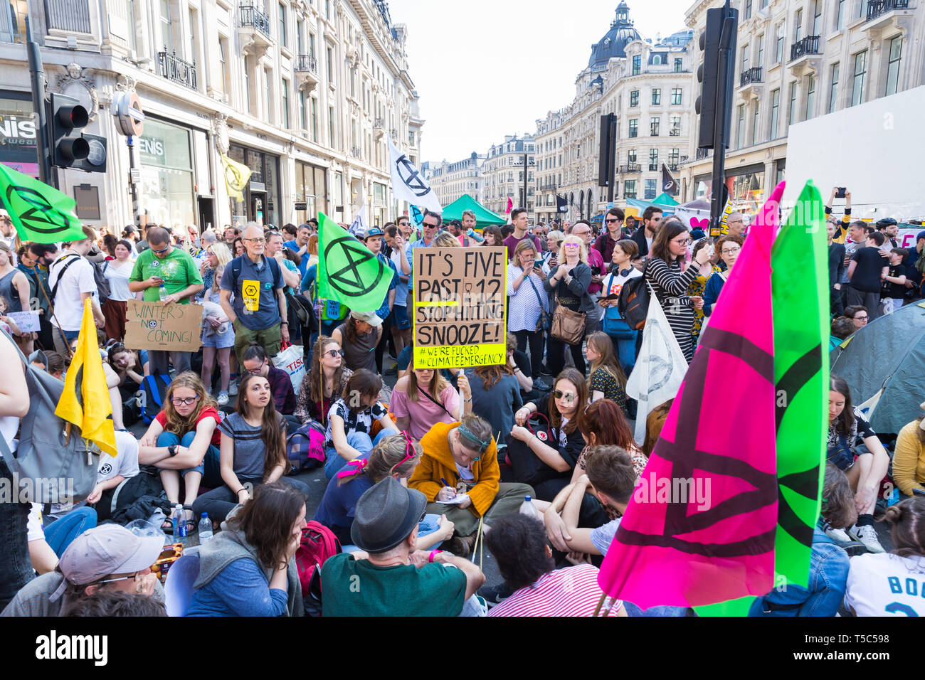 Rébellion d'extinction des manifestants à Oxford Circus, Londres Banque D'Images