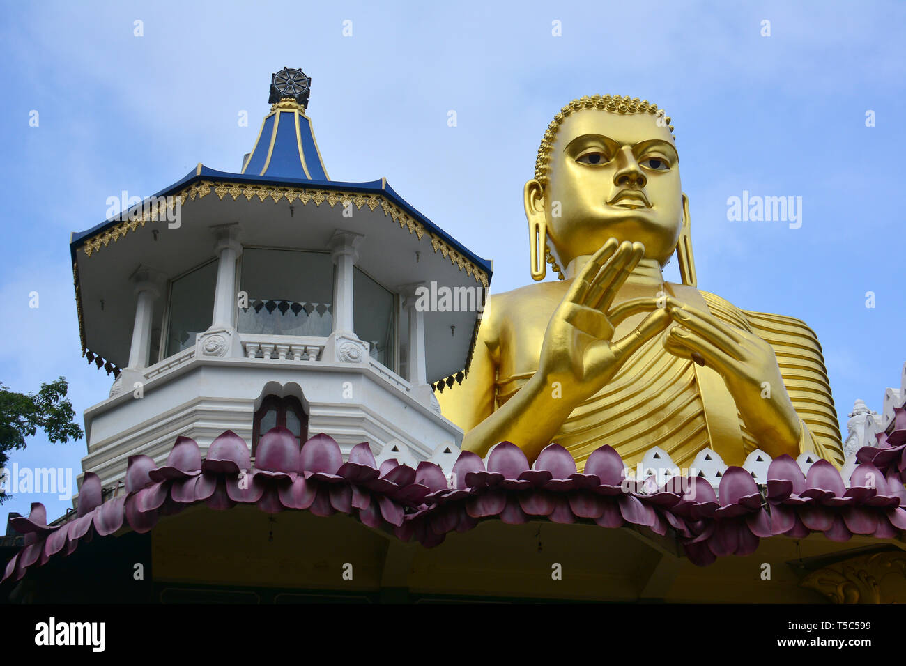 Temple d'or, Dambulla, Sri Lanka. Aranytemplom. Banque D'Images