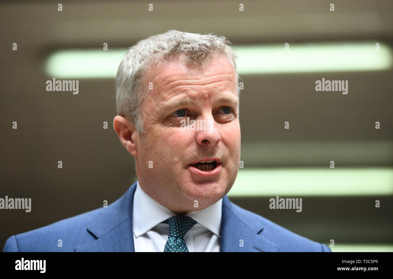 Le député conservateur Christopher Davies arrivant à Westminster Magistrates' Court où il a été condamné à une amende de 1 500 € et a ordonné d'effectuer 50 heures de service communautaire pour présenter deux fausses dépenses factures pour les photographies de paysage pour décorer son nouveau bureau. Banque D'Images