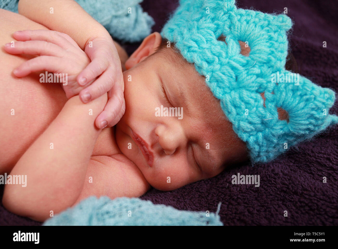New Born Baby Boy sleeping Banque D'Images