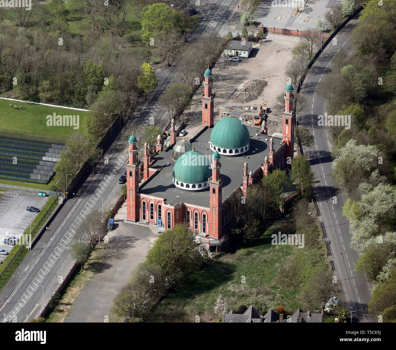 Vue aérienne de Al-Jamia Suffa-Tul-Islam Grande Mosquée, Grande Mosquée de Bradford, Bradford, West Yorkshire Banque D'Images
