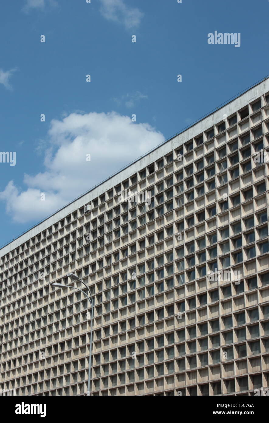 Façade de style architectural brutal Banque D'Images