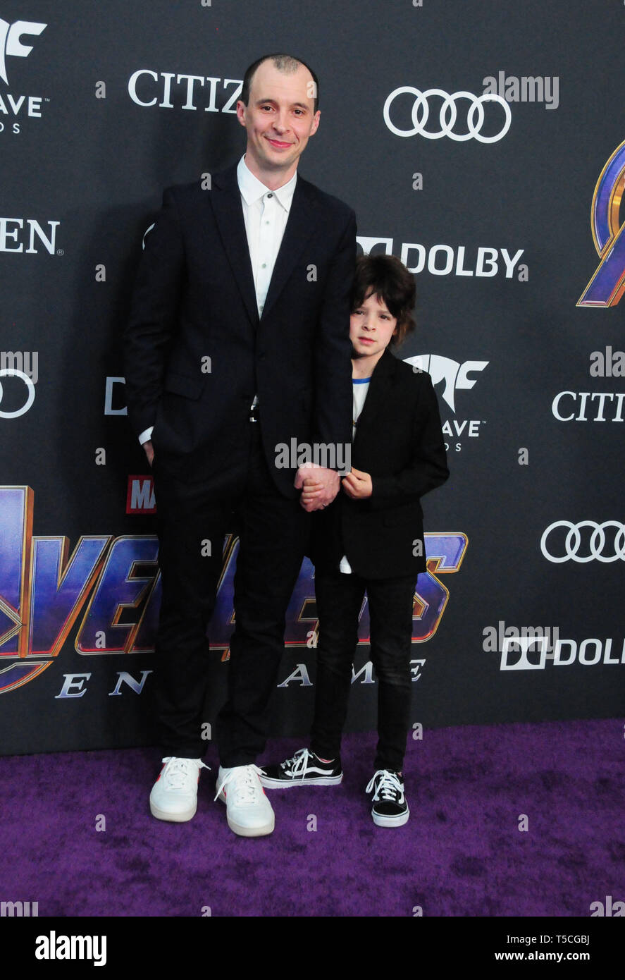Los Angeles, Californie, USA 22 avril 2019 Acteur Tom Vaughan-Lawlor et son fils assister à la première mondiale de Marvel Studios' 'Avengers : Endgame' le 22 avril 2019 au Los Angeles Convention Center à Los Angeles, Californie, USA. Photo de Barry King/Alamy Stock Photo Banque D'Images