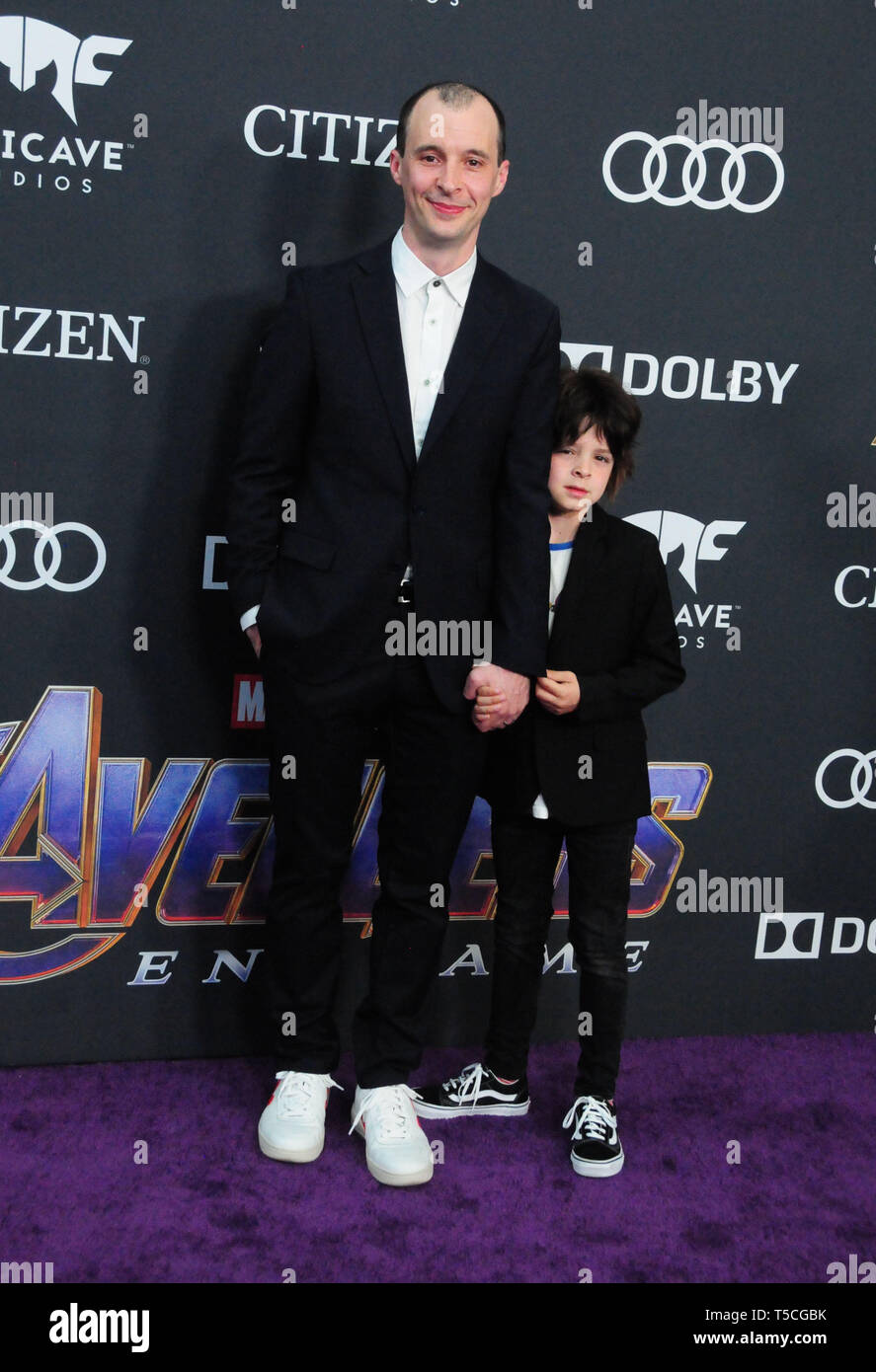 Los Angeles, Californie, USA 22 avril 2019 Acteur Tom Vaughan-Lawlor et son fils assister à la première mondiale de Marvel Studios' 'Avengers : Endgame' le 22 avril 2019 au Los Angeles Convention Center à Los Angeles, Californie, USA. Photo de Barry King/Alamy Stock Photo Banque D'Images