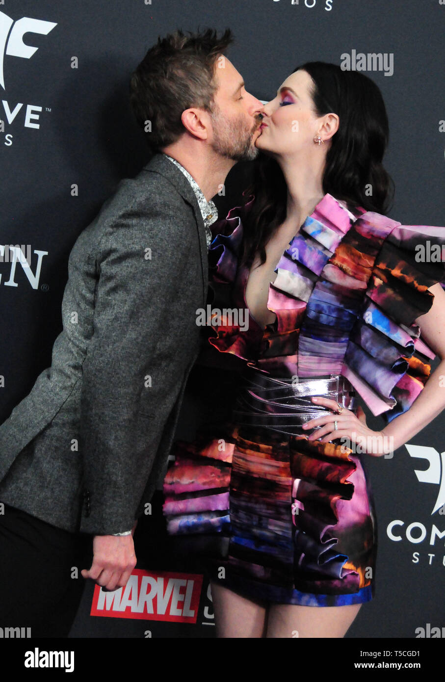 Los Angeles, Californie, USA 22 avril 2019 Personnalité de la télévision/comic Chris Hardwick et actrice Lydia Hearst assister à la première mondiale de Marvel Studios' 'Avengers : Endgame' le 22 avril 2019 au Los Angeles Convention Center à Los Angeles, Californie, USA. Photo de Barry King/Alamy Stock Photo Banque D'Images