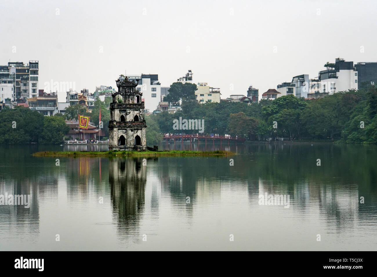 Lac dans le centre de Hanoi, Vietnam. Tourisme à Hanoi. Banque D'Images