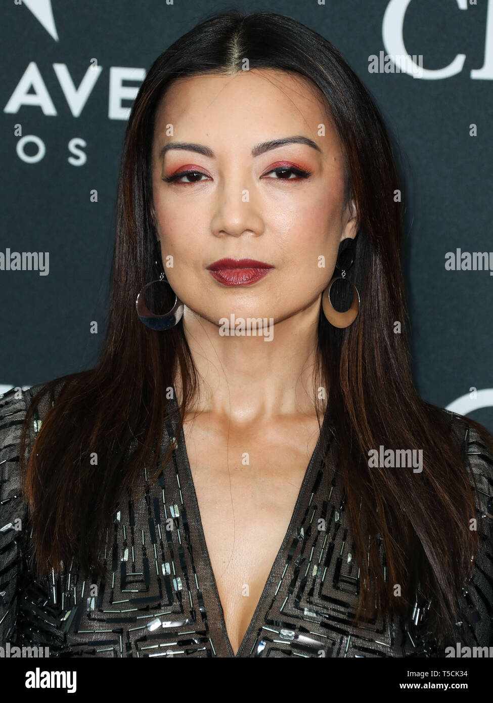 Los Angeles, United States. 22 avr, 2019.LOS ANGELES, CALIFORNIE, USA - 22 avril : L'actrice Ming-Na Wen portant Rami Al Ali arrive à la première mondiale de Walt Disney Studios Motion Pictures et Marvel Studios' 'Avengers : Endgame' qui a eu lieu au Los Angeles Convention Center le 22 avril 2019 à Los Angeles, Californie, États-Unis. (Photo par Xavier Collin/Image Crédit : Agence de Presse) L'agence de presse Image/Alamy Live News Banque D'Images