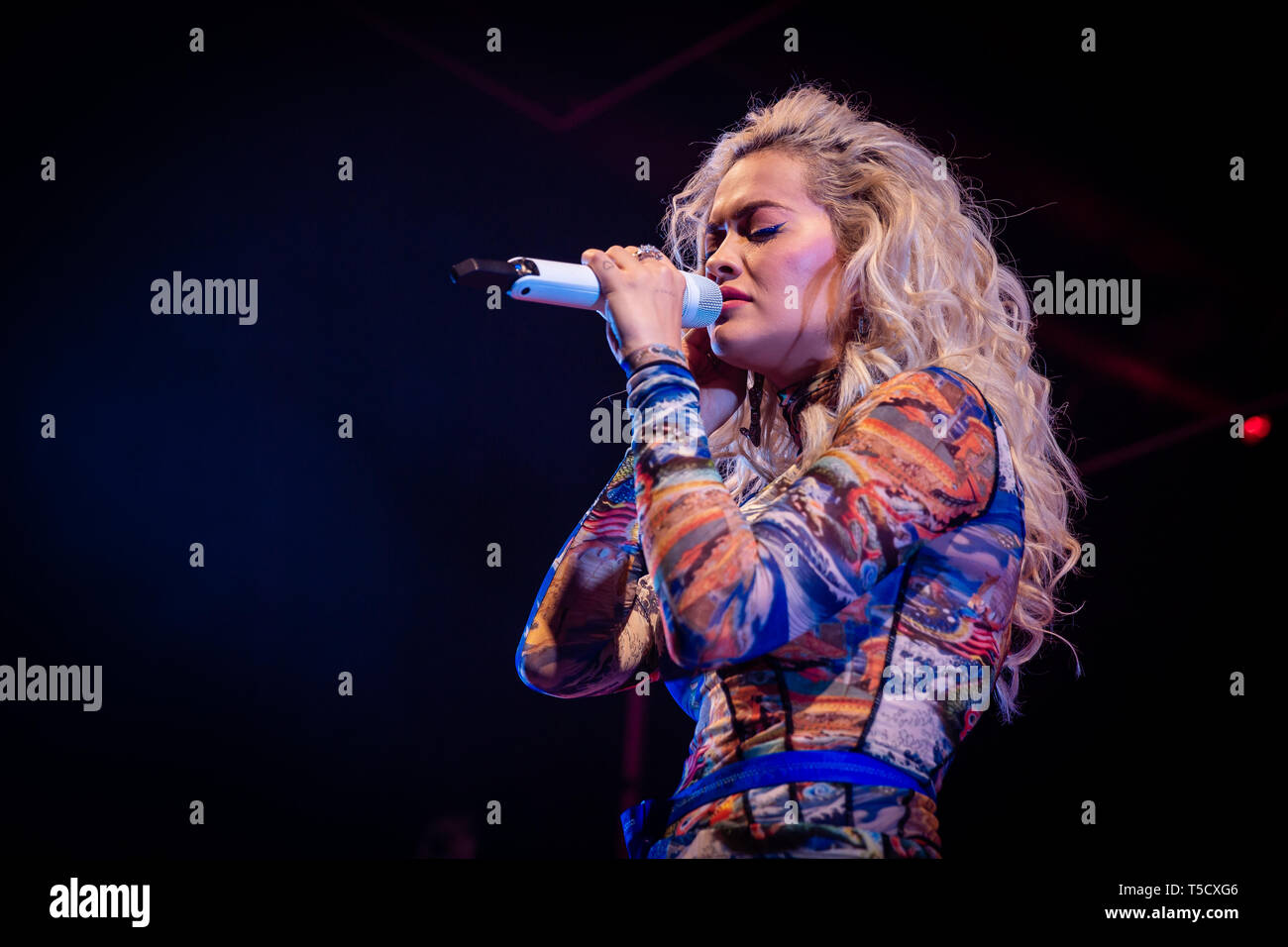 Oslo, Norvège. Apr 23, 2019. Norvège, Oslo - 23 avril 2019. La chanteuse et compositrice Rita Ora effectue un concert live à Sentrum Scene à Oslo. (Photo crédit : Gonzales Photo/Alamy Live News Banque D'Images