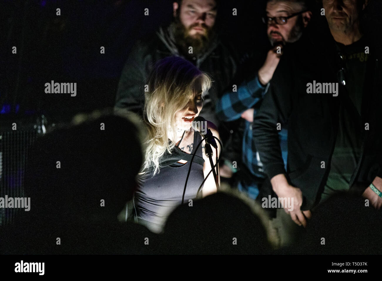 Pays-bas, Tilburg - Avril 11, 2019. L'alternative metal act Lingua Ignota effectue un concert live au cours de la Dutch metal festival Roadburn Festival 2019 à Tilburg. (Photo crédit : Gonzales Photo - Peter Troest). Banque D'Images