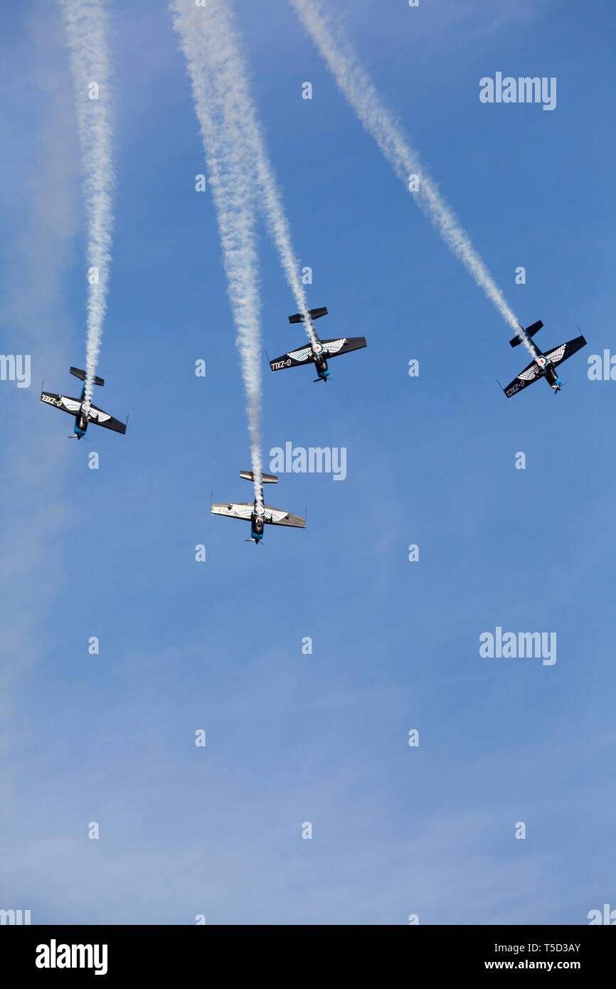 Affichage de l'air acrobatique par les lames, l'équipe de vol de Hatfield. BattleProms Banque D'Images