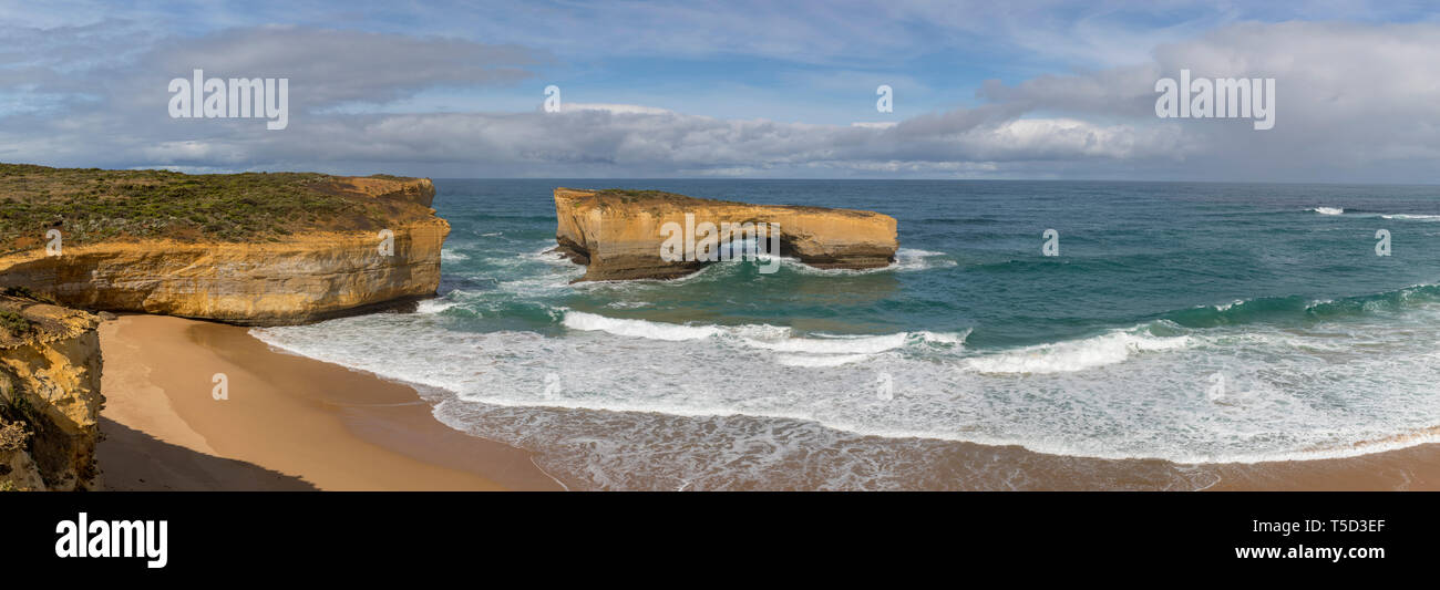 London Arch (anciennement Pont), le long de la Great Ocean Road à Port Campbell National Park, près de Peterborough, Victoria, Australie Banque D'Images
