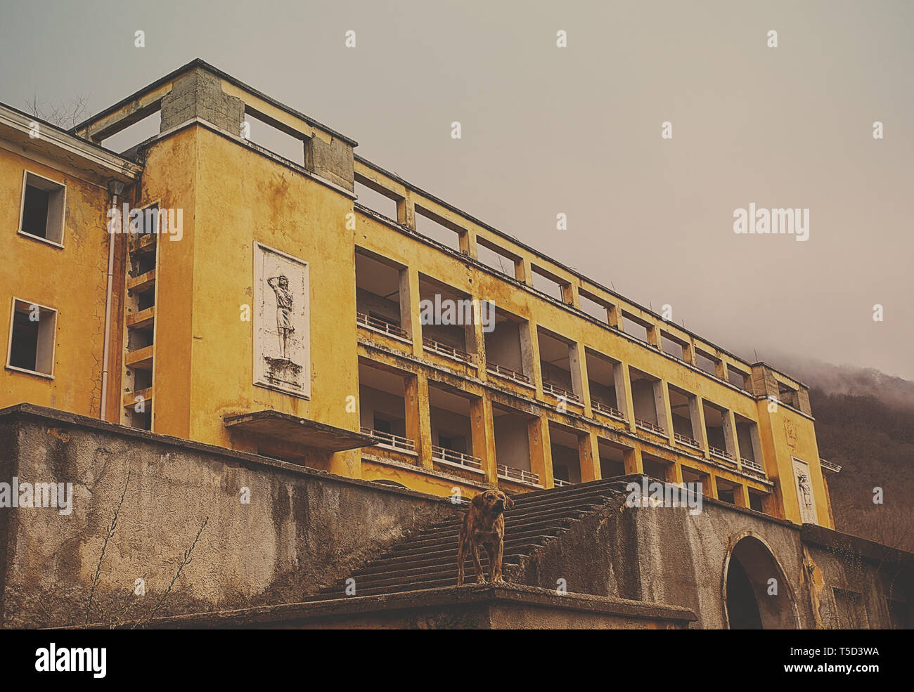 Vieux bâtiment abandonné, l'albanie Banque D'Images