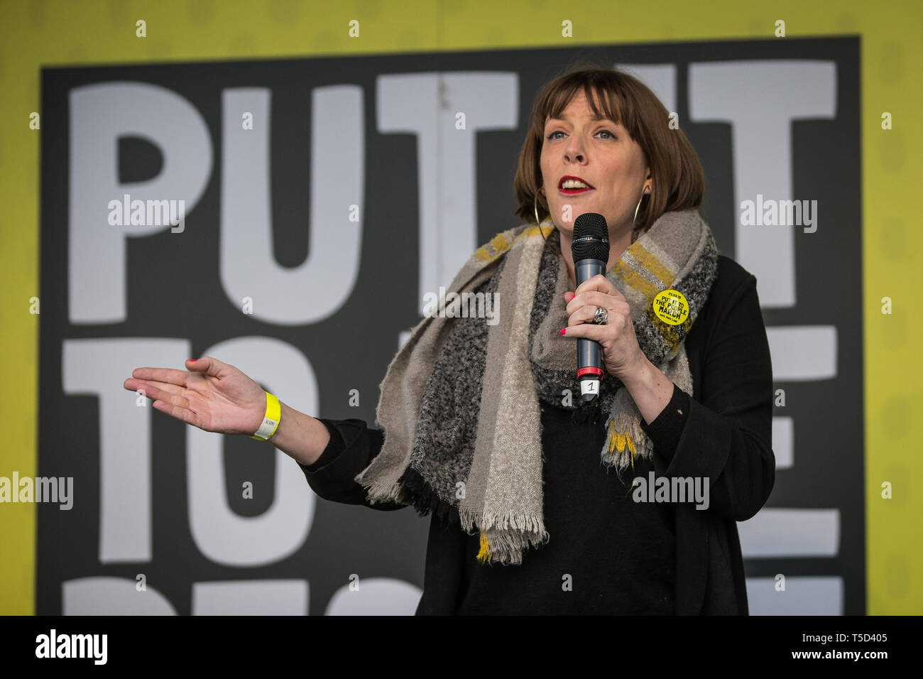 Mettre au peuple rassemblement à la place du Parlement voit des centaines de milliers de personnes à travers Londres mars exigeant un dernier mot sur Brexit comprend : Jess Phillips Où : London, Royaume-Uni Quand : 23 Mar 2019 Crédit : Wheatley/WENN Banque D'Images