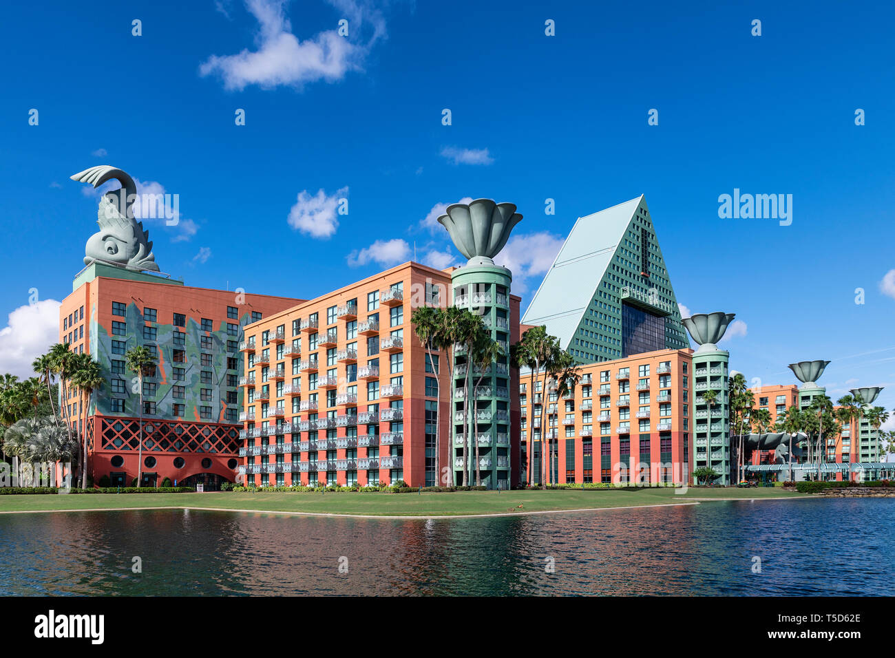 Le Walt Disney World Dolphin Resort est un hôtel conçu par l'architecte Michael Graves, le lac Bay, Florida, USA. Banque D'Images