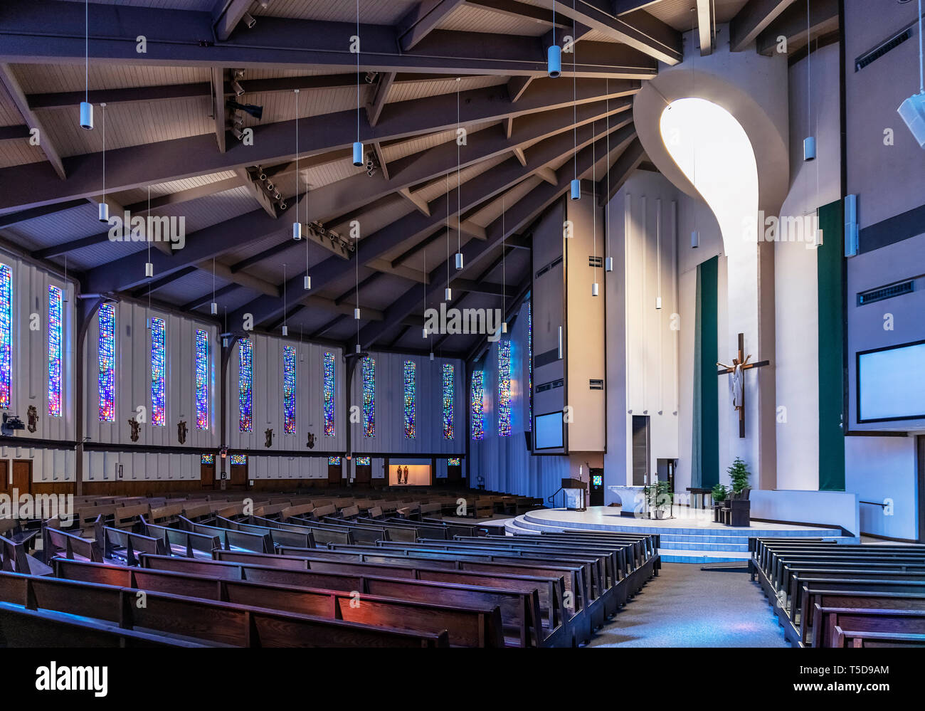 L'intérieur de l'église catholique St Margaret Mary, Winter Park, Floride, USA. Banque D'Images