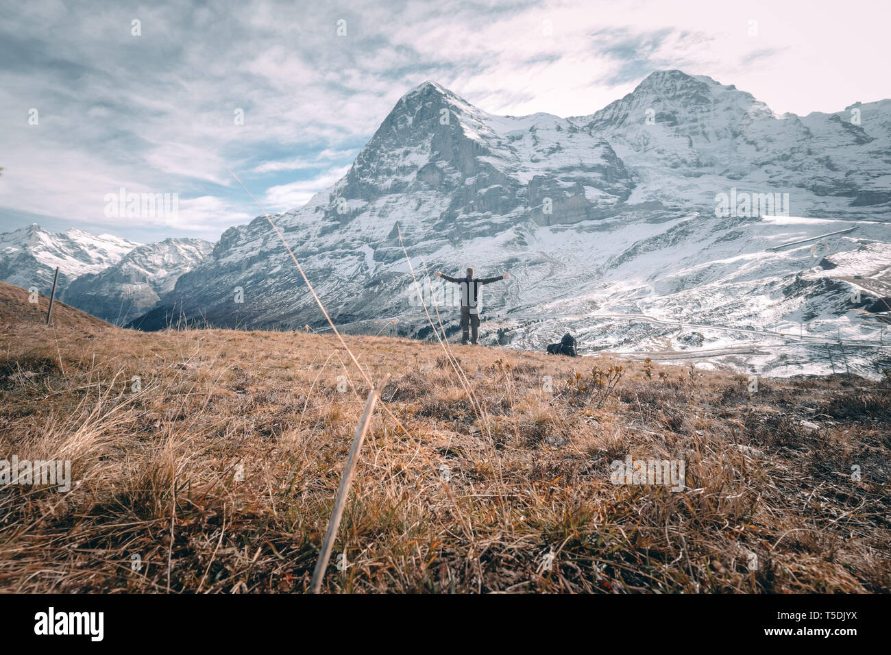 La célèbre Eiger face nord et c'est dans les Alpes suisses - paysage impressionnant et une attraction touristique Banque D'Images