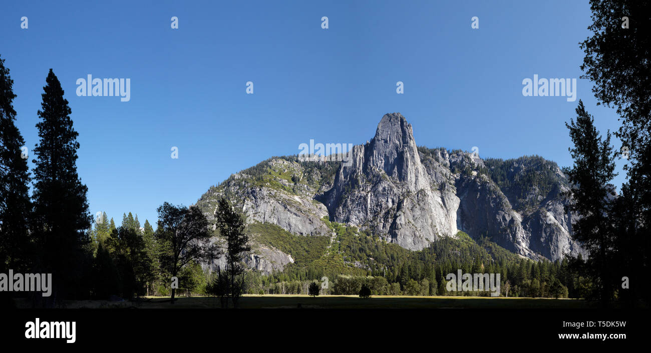 Les roches de la cathédrale, la vallée Yosemite, Yosemite National Park, California, USA. Banque D'Images