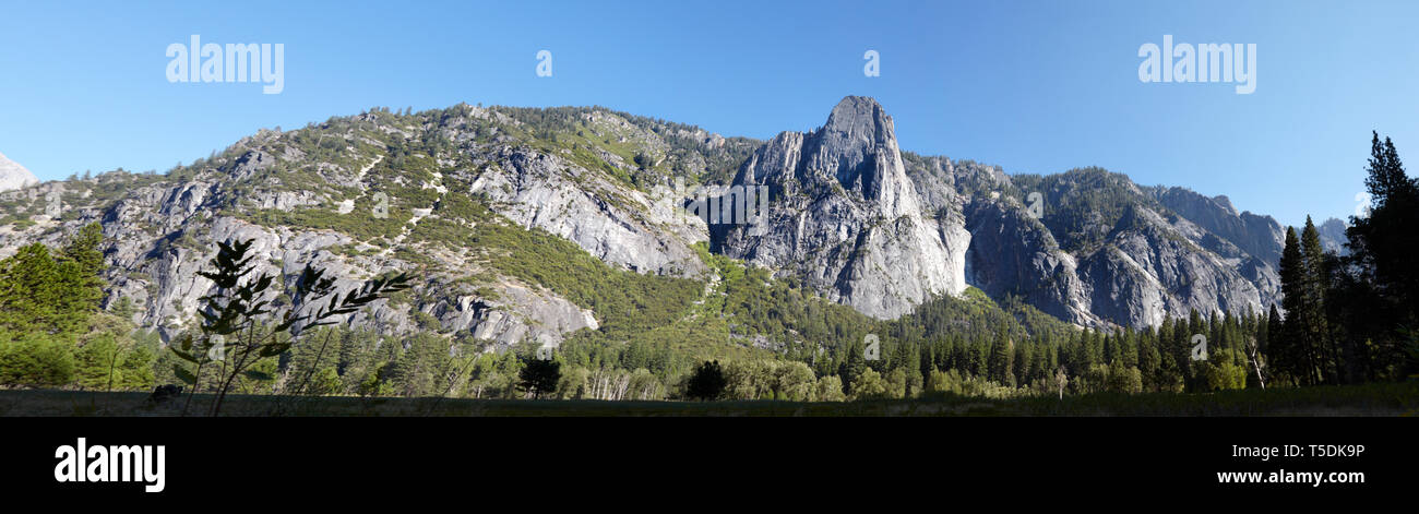 Les roches de la cathédrale, la vallée Yosemite, Yosemite National Park, California, USA. Banque D'Images