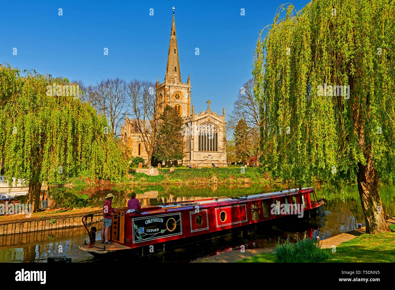 L'église Holy Trinity de Stratford-upon-Avon, lieu de sépulture de la dramaturge William Shakespeare se situe sur les rives de la rivière Avon, dans le Warwickshire. Banque D'Images