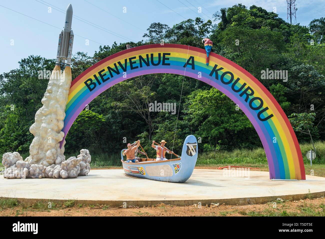 Panneau de bienvenue à l'entrée de Kourou, Guyane Française Banque D'Images