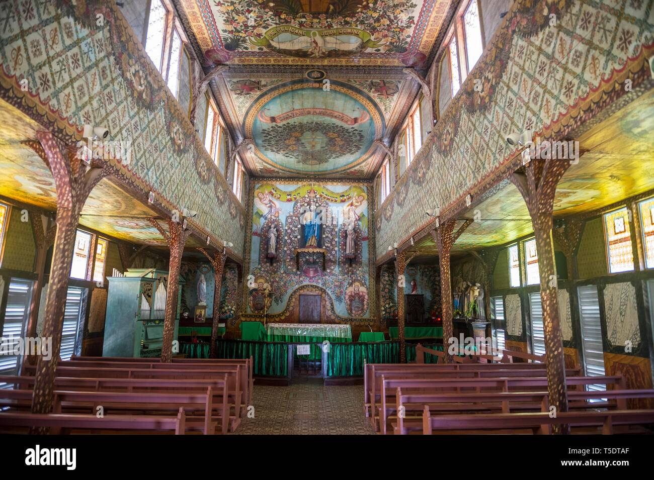 Intérieur de l'église de Saint Joseph D'Iracoubo Iracoubo, Guyane, Banque D'Images Intérieur de l'église de Saint Joseph D'Iracoubo Iracoubo, Guyane, Banque D'Images
