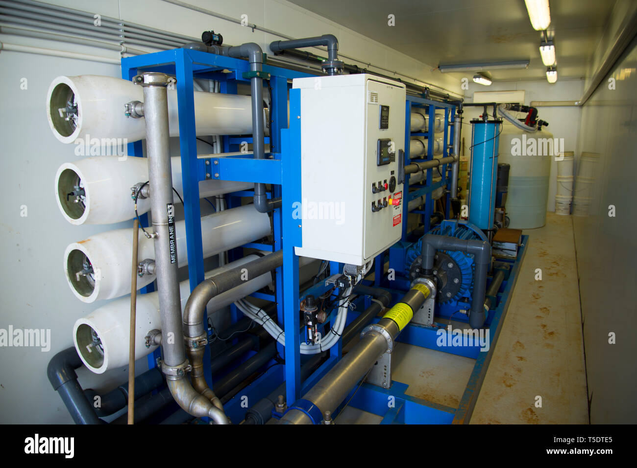 Le filtre à eau par osmose inverse industrielle Photo Stock - Alamy