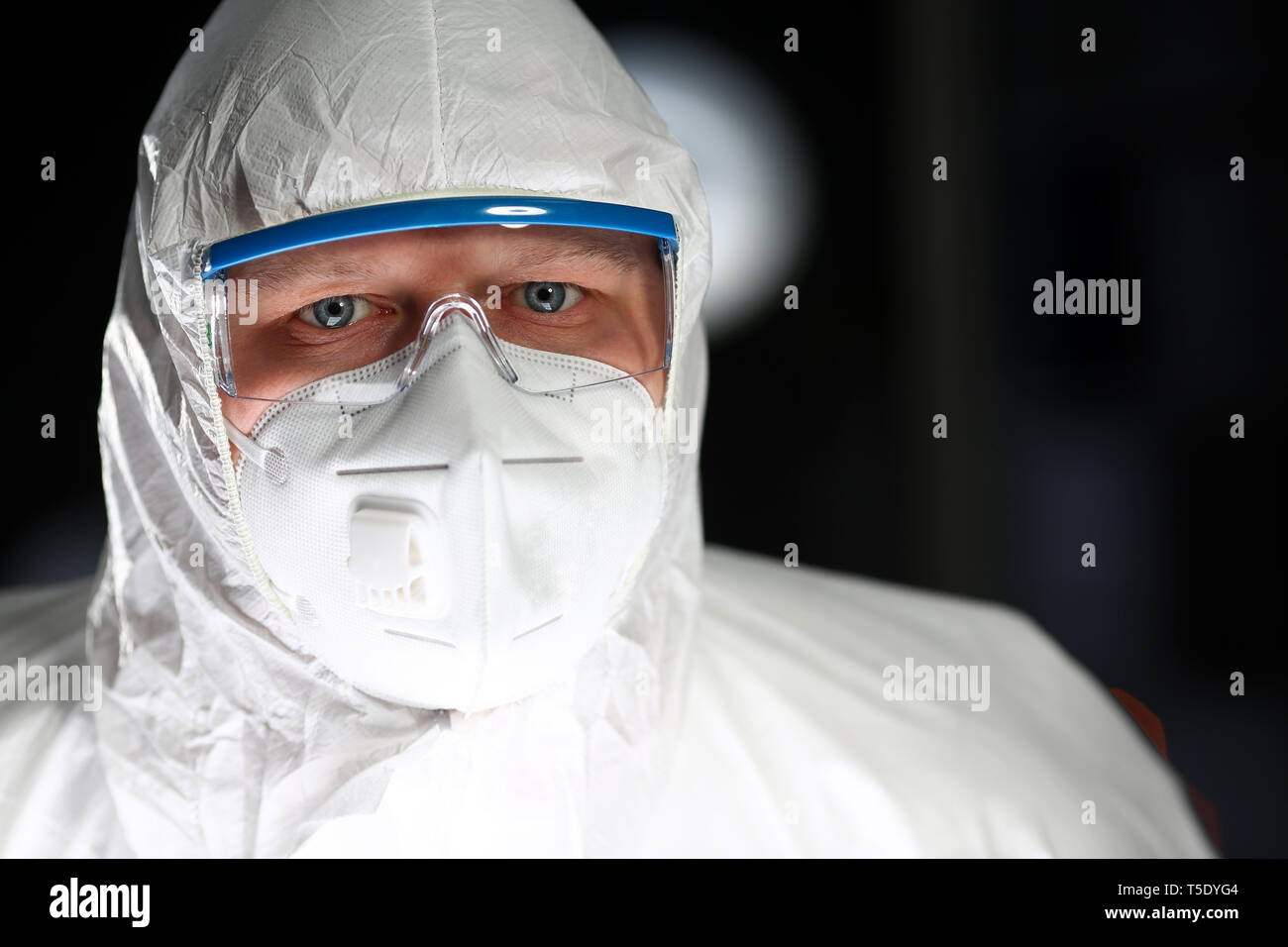 L'homme scientifique Laboratoire stérile Travail Portrait Banque D'Images