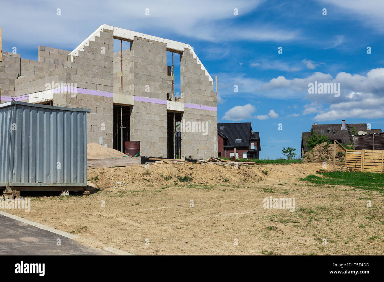 Coquille d'une maison sur un site de construction Banque D'Images