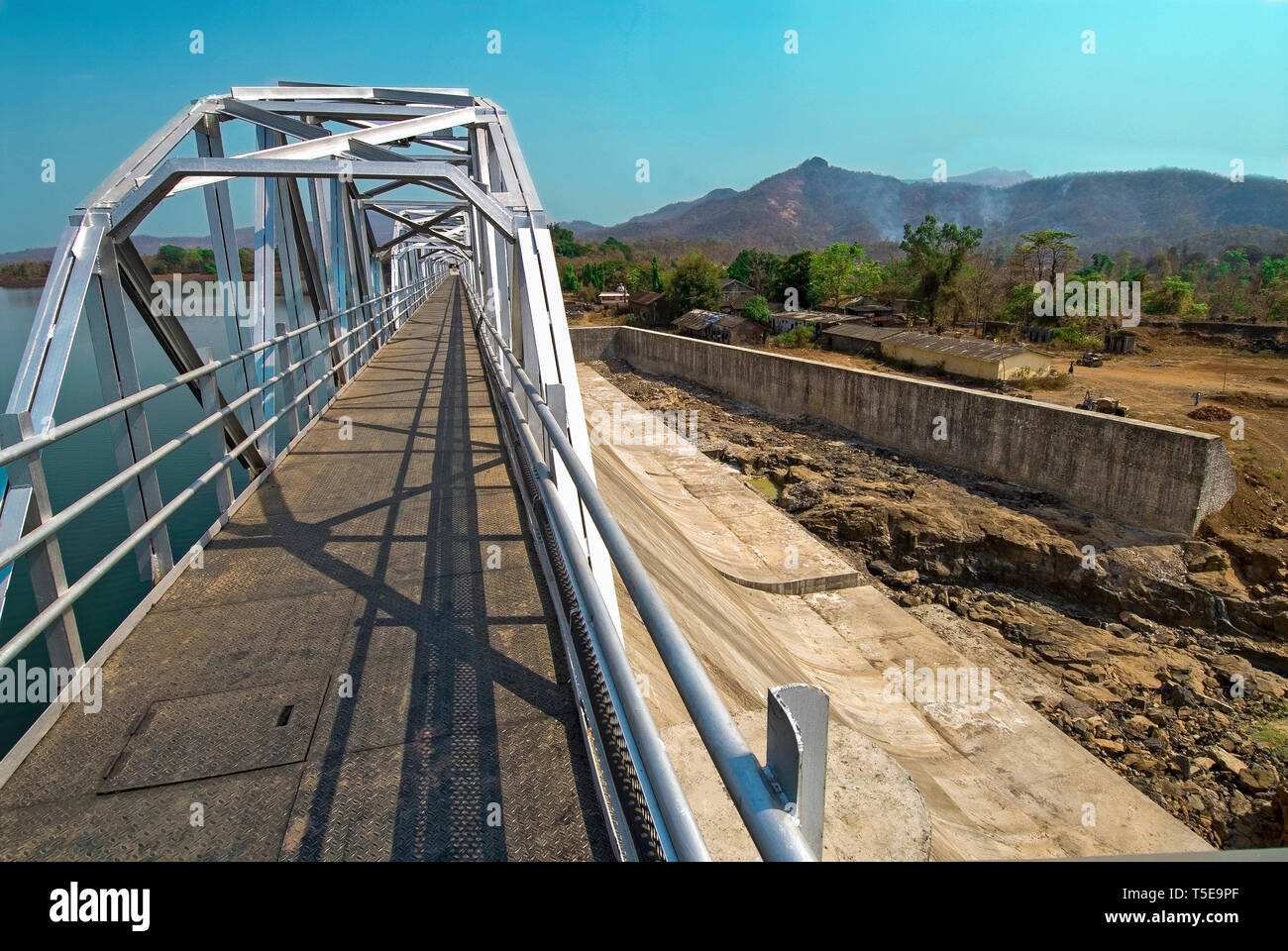 Lac Tansa réservoir pour l'approvisionnement en eau potable de la ville de Mumbai, Maharashtra, Inde, Asie Banque D'Images