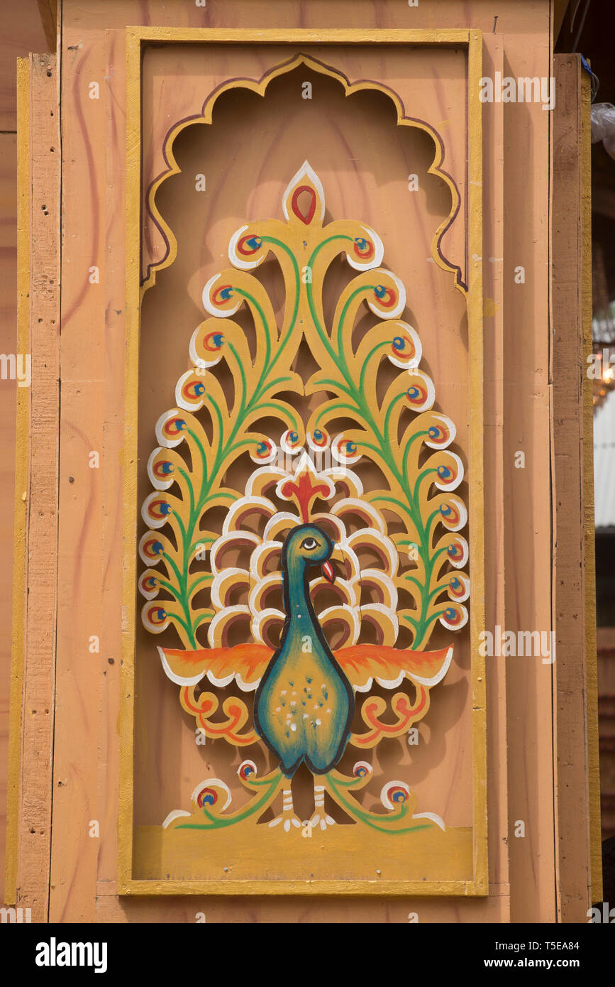 Découpe de Peacock peint Dagdusheth Halwai ganpati, Pune, Maharashtra, Inde, Asie Banque D'Images