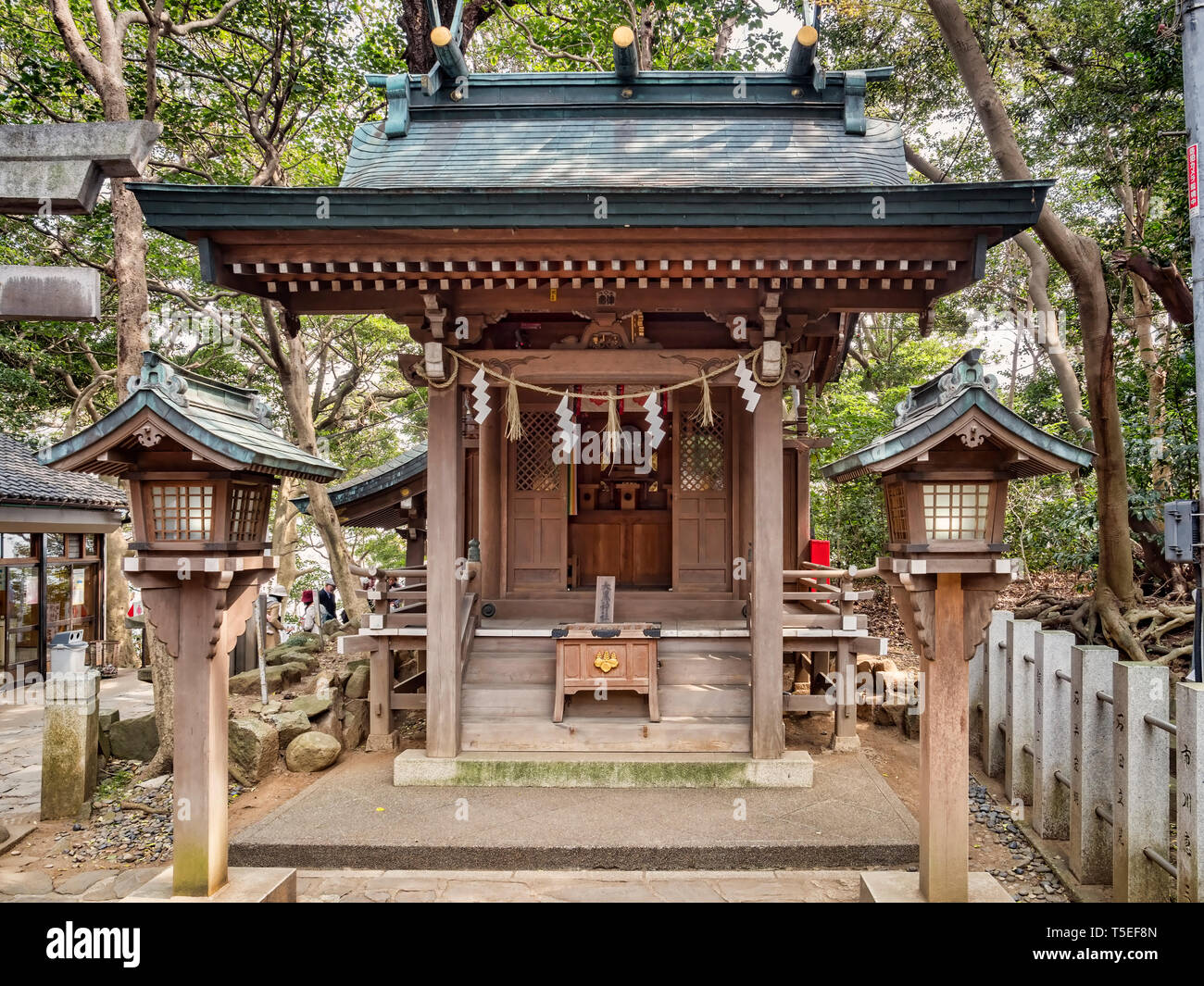 27 mars 2019 : Takeshima, Gamagori, Japon - petit sanctuaire Shinto sur l'île de Takeshima, off Gamagori dans la préfecture d'Aichi, au Japon. Banque D'Images