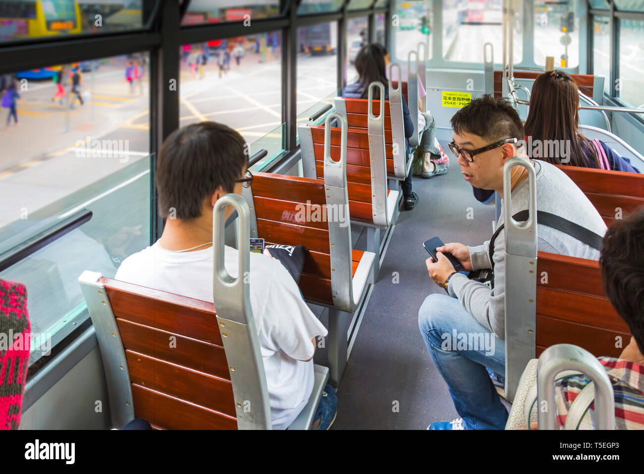 L'étage sur les passagers chinois Hong Kong Causeway Bay, tramway Banque D'Images