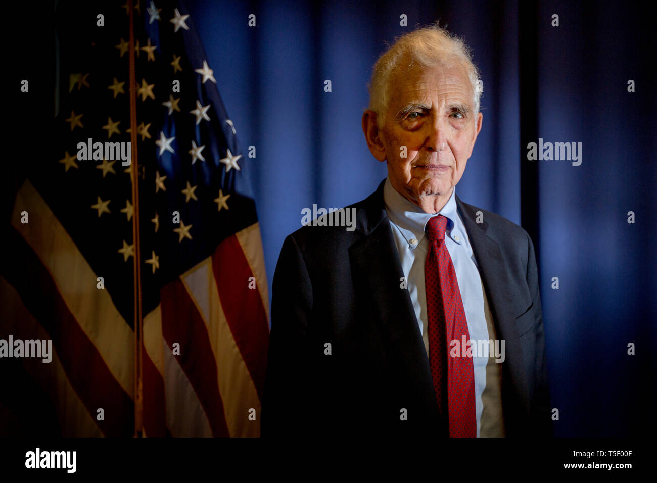 Dénonciateur Daniel Ellsberg publié le Pentagon Papers en 1971, une étude de la top secret des décisions du gouvernement américain dans la guerre du Vietnam. Ellsberg a été inculpé en 1973 pour l'espionnage, de vol et de complot, mais toutes les accusations ont été abandonnées en mai 1973. Daniel Ellsberg photographié au National Press Club à Washington. Banque D'Images