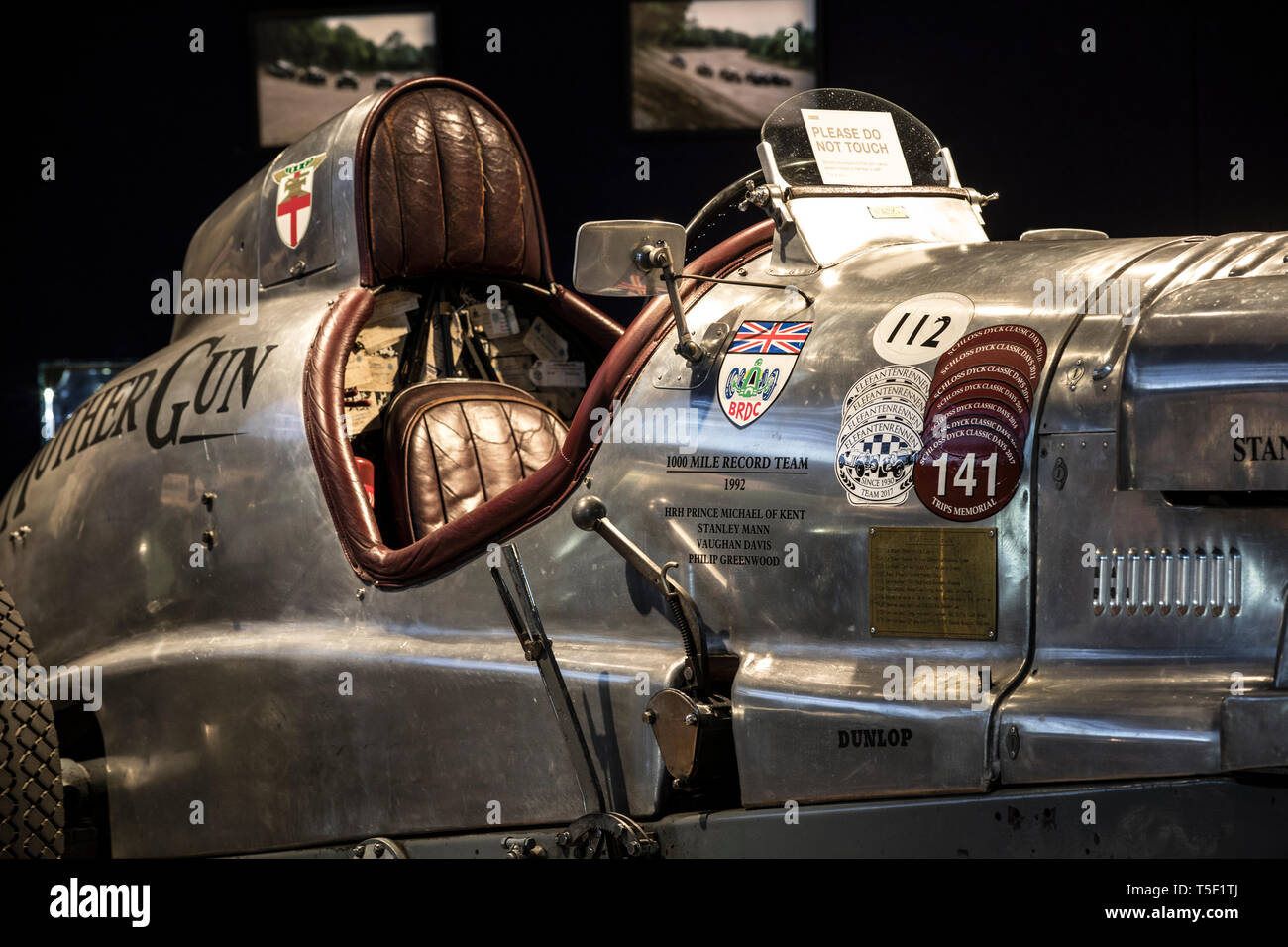 Aperçu de l'âge de 'effort" Exposition consacrée à Bentley à Bonhams, avec l'équipe de Bentley voiture 'Mère' 1928 Le Mans gagnant. Banque D'Images