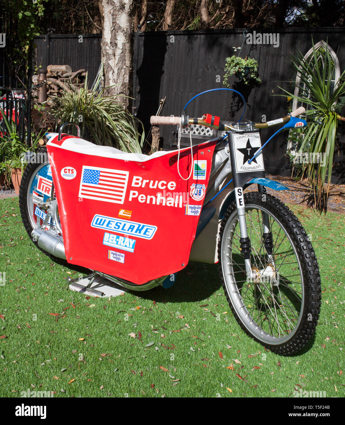 Une réplique de Bruce Penhall gagnante de 1981 du Championnat du Monde Moto Speedway Banque D'Images