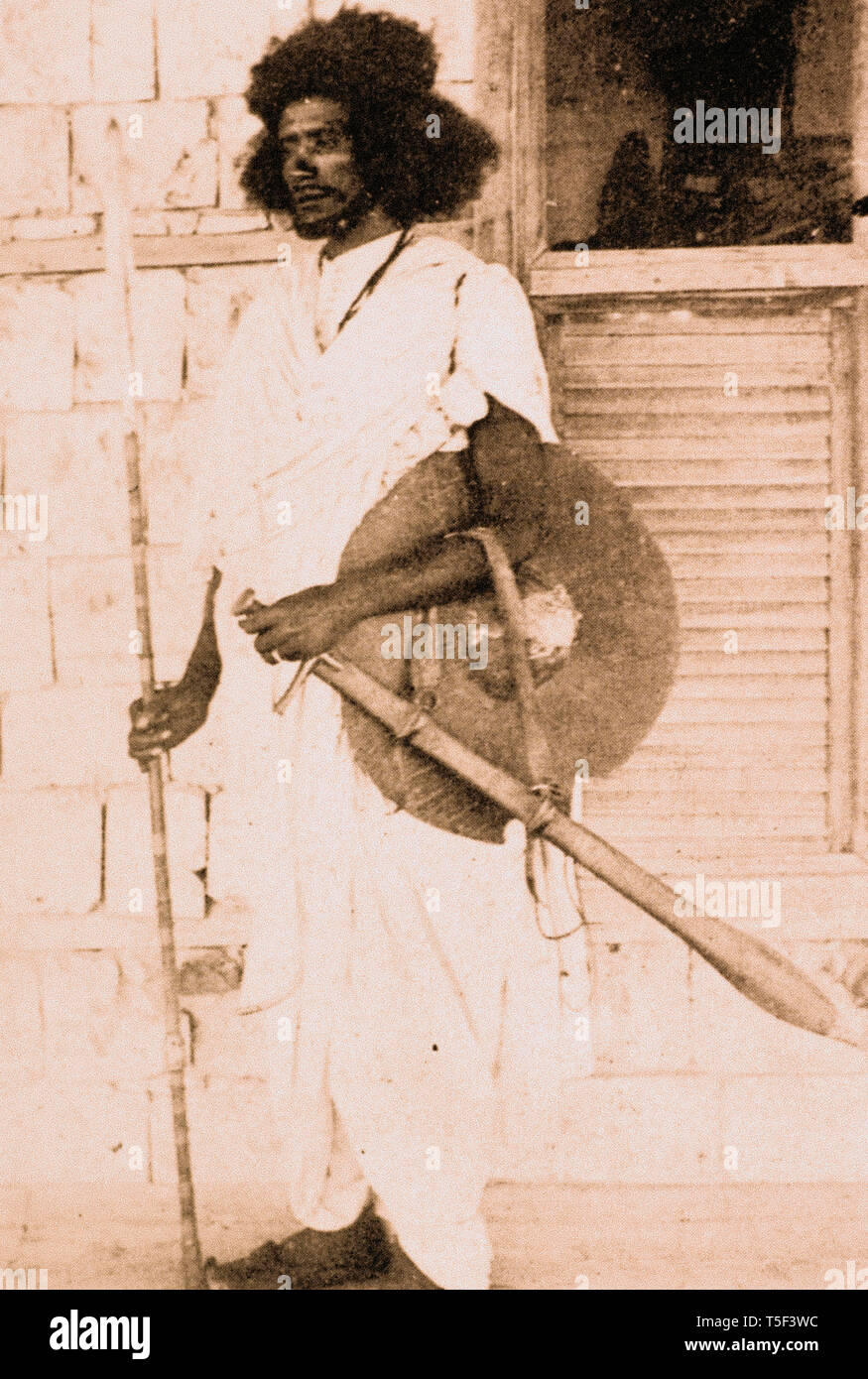Guerre de Mahdia ( 1881â€"1899) - Un homme de la tribu Beja prêts à l'assaut Banque D'Images