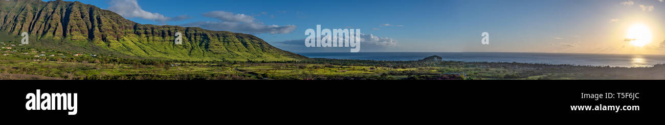 Vue panoramique de l'hôtel Makaha Valley sur la côte ouest d'Oahu Banque D'Images