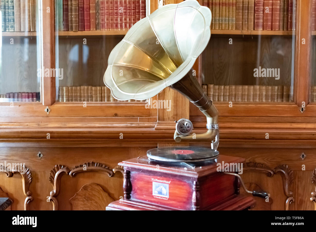 Radio rétro vieux gramophone. Photo couleur style vintage Banque D'Images