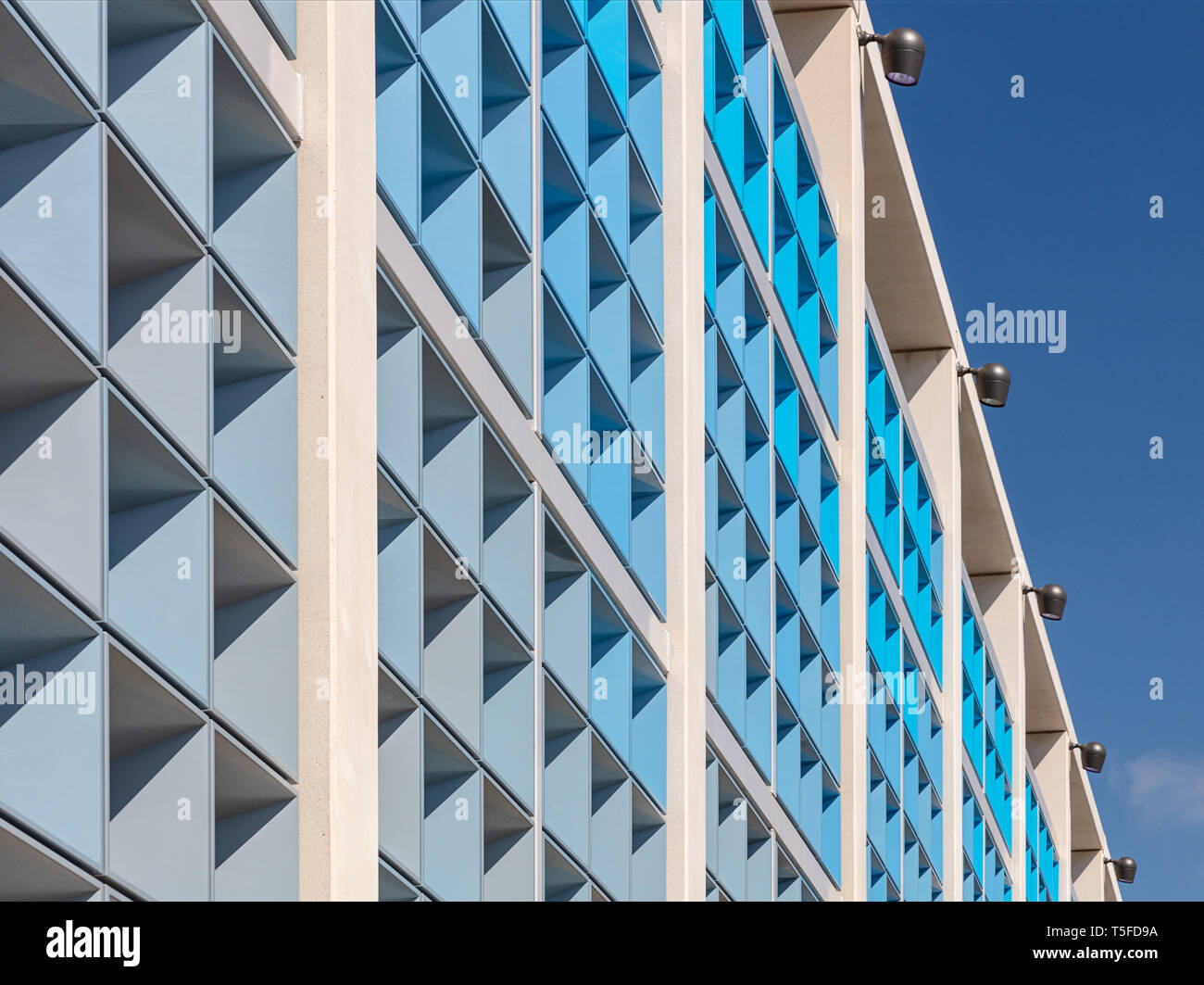 Milton Keynes 'smart à plusieurs étages tech" conçu par Architecture Leslie Jones Banque D'Images